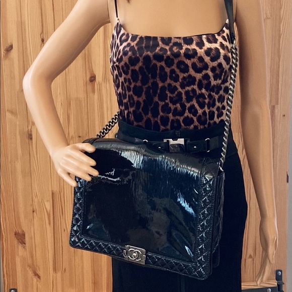 Authentic Chanel Patent Large Reverso Le Boy Messenger Bag - Picture 2 of 16